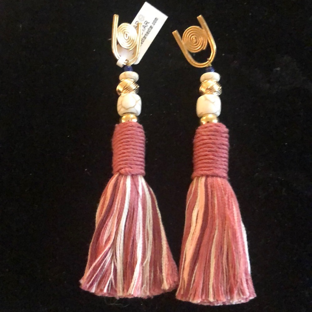 NWT Nectar dangling earrings